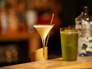 足繁く通うリピーターを虜にする『抹茶カクテル』