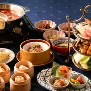 名物の華炎鍋に、前菜3種に島飲茶5種、〆の中華麺（or島炒飯）、デザートがセットになった盛りだくさんのコースも用意。各種宴会にも利用できます。