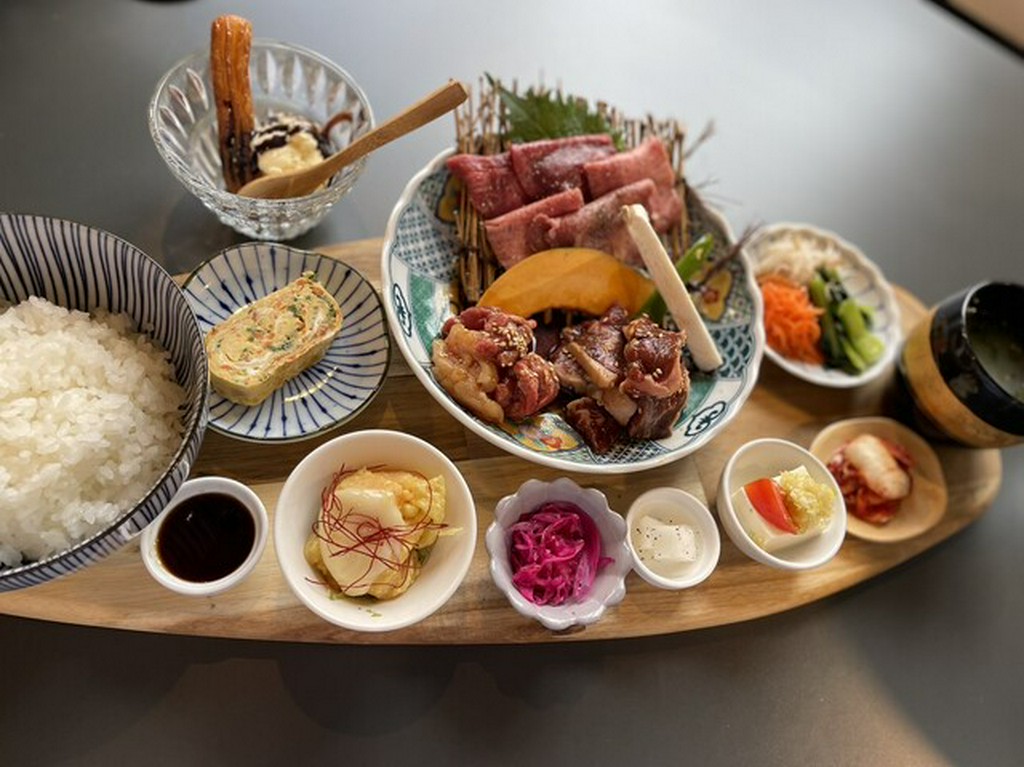 オシャレなランチの選択肢に、カジュアルな焼肉ランチを