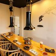 運営会社は多くの店舗の空間デザインを手掛ける「HADA BASE」。店内にも、そのノウハウが散りばめられています。白を基調とした内装は牛もイメージしているとか。オシャレながらも遊び心も大切にしています。