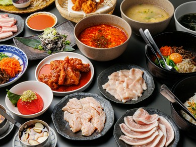 焼肉・一品料理、個性豊かなメニューが自慢