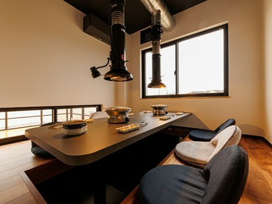 ゆったり長居できる、掘りごたつタイプの個室も完備