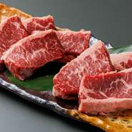 お肉は加古川の「大浦ミート」から仕入れを行っています。お肉のスペシャリストが自信を持って薦める逸品、そのおいしさは折り紙付き。良質なお肉を贅沢に焼肉で堪能できます。