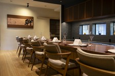厳選した東京産の季節の食材を使用した7皿前後のコース料理です。