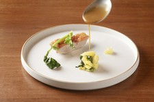 厳選した東京産の季節の食材を使用した8皿前後のコース料理です。
