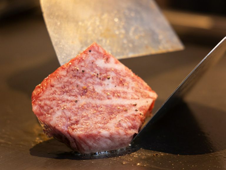 臨場感あふれるカウンター席は、記念日や接待などにもオススメ