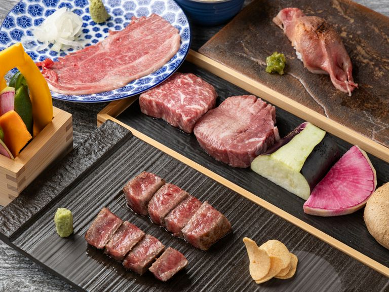 自慢の鉄板肉料理と野菜の旨みを満喫できる『Messi コース』