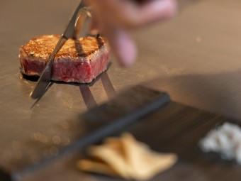 和牛に合わせた、上質なワインなども厳選入荷