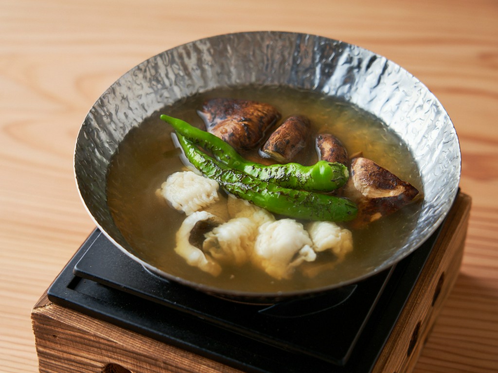 フワフワな身と共に、松茸の香りを楽しむ『鱧と松茸の小鍋』