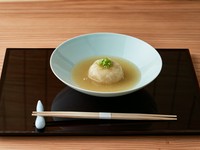 白く輝く美しさ！素朴な甘さがだしで引き立つ『蓮根饅頭』