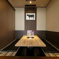 立ち上る香りと快音に会話が弾む、楽しい焼肉時間