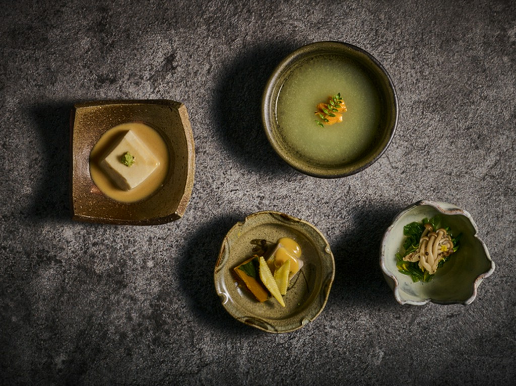 伊勢海老×季節食材で彩る会席もあり、旬の幸も愛でられる