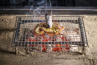 『名物 伊勢海老の囲炉裏焼き』をはじめとする伊勢海老料理
