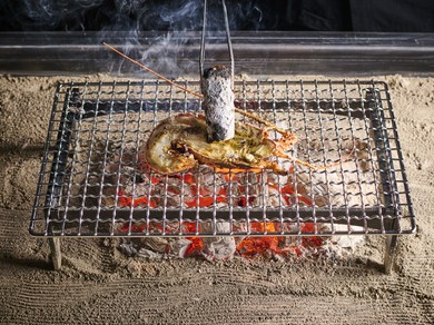 『名物 伊勢海老の囲炉裏焼き』をはじめとする伊勢海老料理