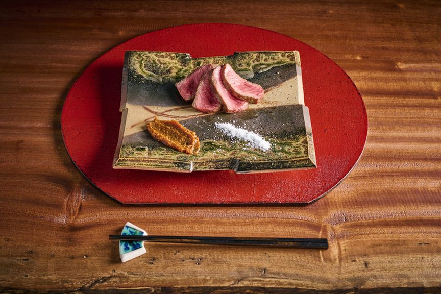 黒毛和牛雌牛のランプ、松阪ポークなど銘柄肉の『囲炉裏炭焼き』