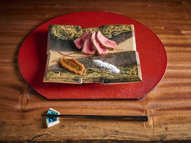 黒毛和牛雌牛のランプ、松阪ポークなど銘柄肉の『囲炉裏炭焼き』