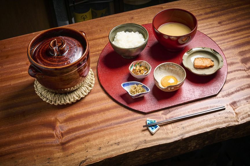 余韻と幸福感がさらに深まる『土鍋銀しゃりと伊勢海老の味噌汁』