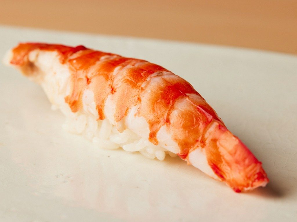 豊洲市場で自ら仕入れを始めるところから調理が始まる