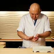 対話によって、次なる一貫が生まれることもあるとか。基本的に献立や食材は決められていますが、相手の体調や苦手なものが判明すれば、柔軟に対応することを心がけています。