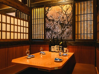 新宿駅から1分！ゆとりのある「テーブル個室」は22席あります。