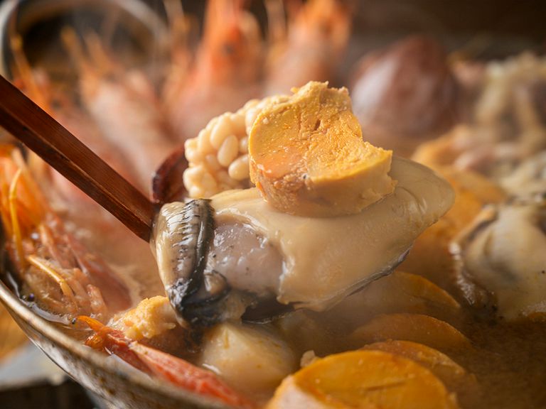 白子・生アンコウの肝・牡蠣がたっぷり入った、『痛風鍋』