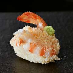 江戸前の丁寧な手仕事がなせる技。『車エビ握り』