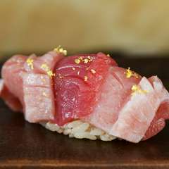 大トロと赤身のミルフィーユ大トロ・赤身・大トロを贅沢に堪能！『マグロのミルフィーユ』　