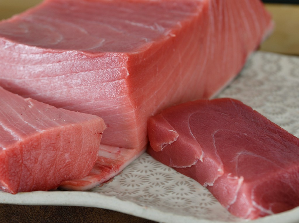 青森県大間漁港で水揚げされる『大間の本マグロ』を入荷