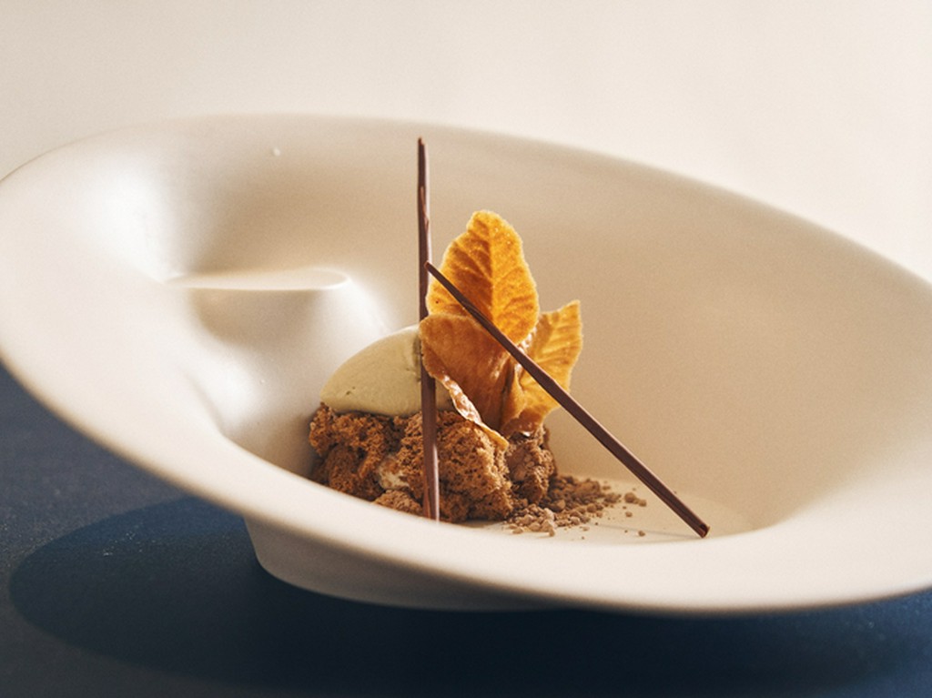 芳ばしい焼き茄子をアイスに！　『茄子 カカオ』25,300円のコースのデザート