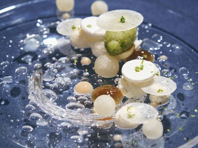 柑橘の風味で食後感を軽やかに演出。『梨 柑橘』9,900円からのコースのデザート