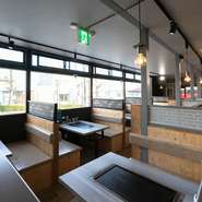 午前11時半のオープンからクローズまで、休憩時間を設けずに営業しているこちらのお店。お得なランチを楽しむもよし、小腹を満たしに訪れるもよし。家族そろっての外食にもオススメです。