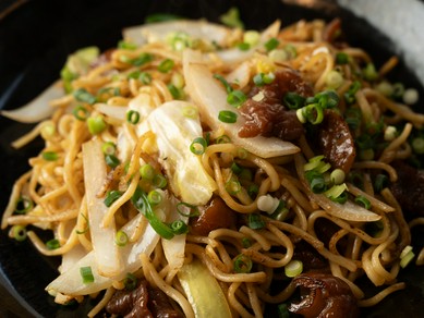 芳ばしい香りが食欲をそそる『ホルモン焼きそば』