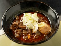 お酒もご飯もすすむ！絶品『牛すじピリ辛煮』