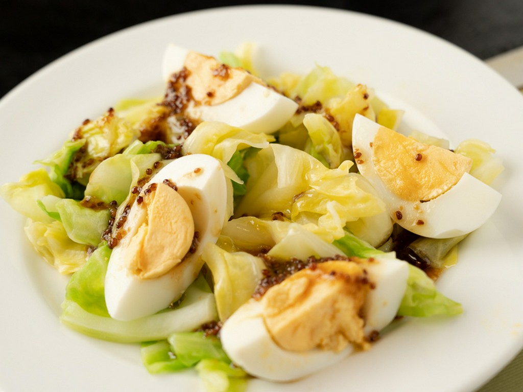 ゆでキャベツとたまごの粒マスタード醤油