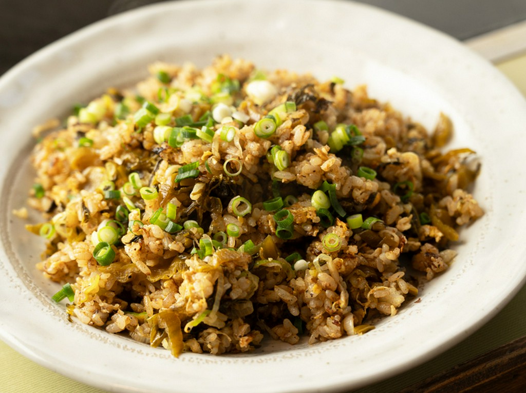 ニンニクでパンチを効かせた『高菜ガーリックチャーハン』