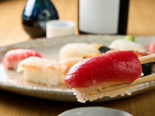 全国から入荷する新鮮な魚介類を存分に堪能！『握り寿司10貫』
