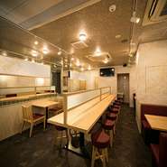 友人同士でも気兼ねなく利用できる、くつろぎの空間。人気の観光スポットである大阪城からも近いため、“海外からのゲストに、日本の魅力的な食文化を伝える”という場面でも重宝できそうです。