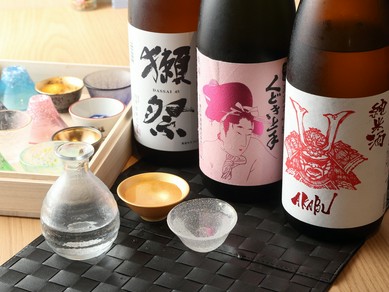 個性豊かな酒にユニークな酒器。一味違う日本酒体験