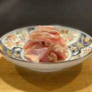 当店では特に鶏肉にこだわっており、名古屋コーチンを含めた国産の鶏肉を美味しくいただけます。