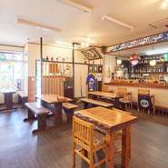 気さくなスタッフがもてなしてくれるため、「もあい」という沖縄独自の飲み会に最適。オーナーが一緒になって場を盛り上げてくれる、アットホームさがゲストを魅了してやみません。