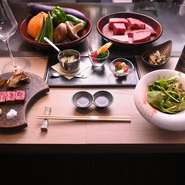 〈完全貸し切りプラン〉※お電話予約でのみ受け付けております。※メニューは日ごとに変わりますので、ご予約のお電話の際にお尋ねください。また、苦手な食材やアレルギーがありましたらお申し付けください。