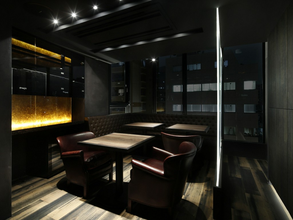黒を基調としたオシャレな空間で、とっておきの大人デート
