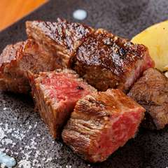 肉の旨みを味わえる『国産牛の赤身ステーキ（100g）』