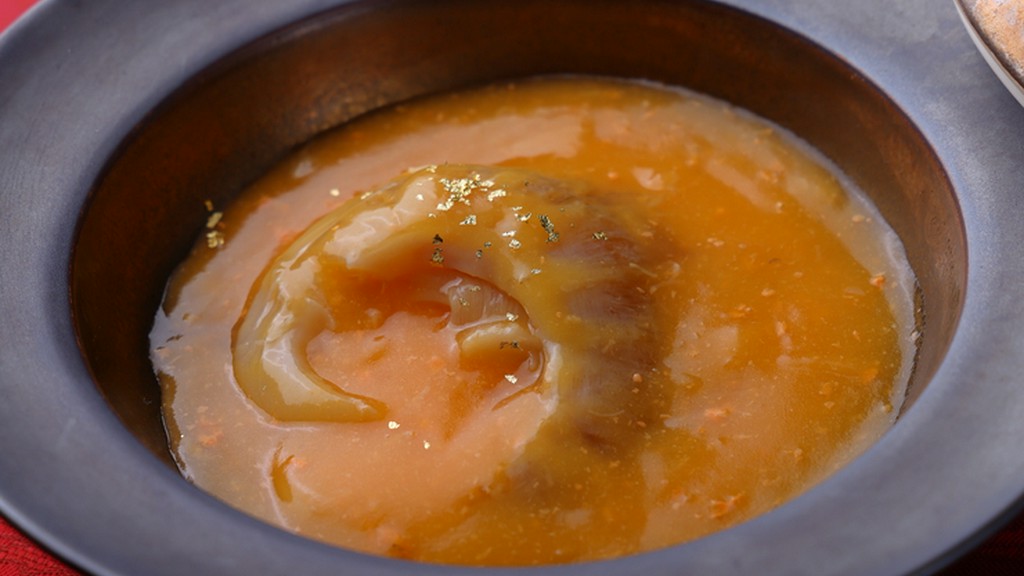 熟練の料理長が伝統の技×独自のアレンジで多彩な皿を披露