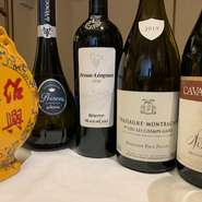 本場・香港の高級広東料理店でも人気が高い、本格中華×ワインのマリアージュを提案。フランスやイタリアの銘醸ワインが豊富に揃い、ペアリングコースも用意。華やかな宴席を彩るシャンパーニュも充実！