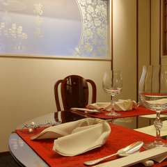 目の前にプライベートキッチンが出現する劇的な演出も好評！