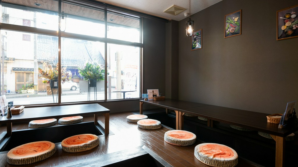 和気あいあいと一年の苦労をねぎらい、爽やか気分で新しい年へ