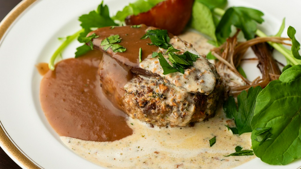 当店一番人気！能登牛とイベリコ豚のハンバーグ～自家製ベーコンを添えて～