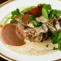 当店一番人気！能登牛とイベリコ豚のハンバーグ～自家製ベーコンを添えて～