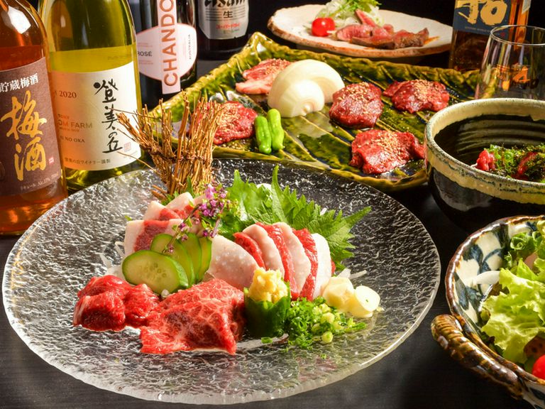馬肉もお酒も心行くまで楽しめる宴会コース
